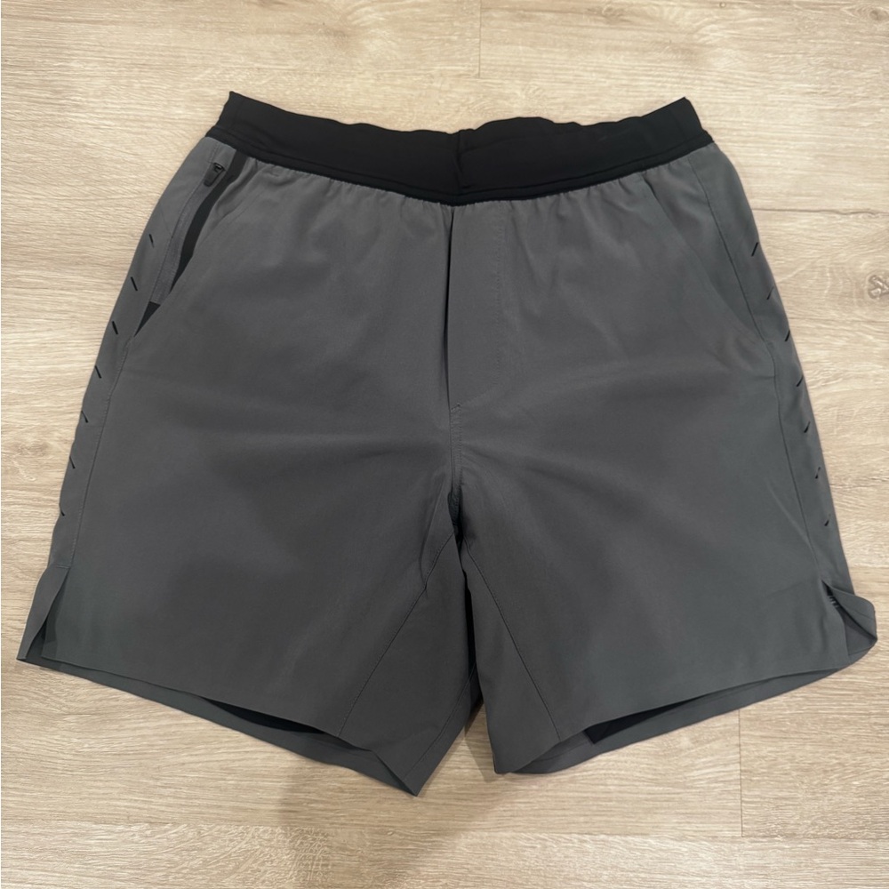Ten Thousand Interval 7” short with liner, size medium, excellent condition.